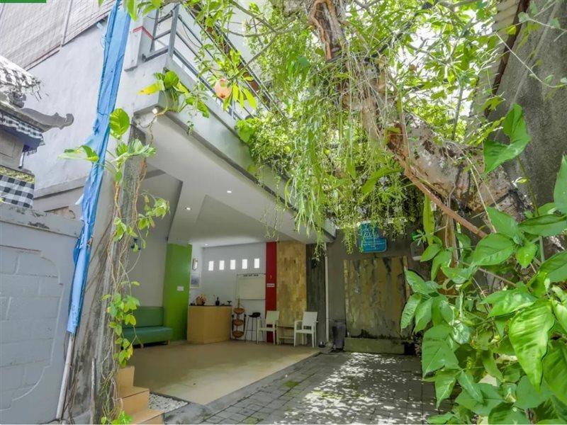 Oyo 3852 Valomia Guest House Denpasar  Exterior photo